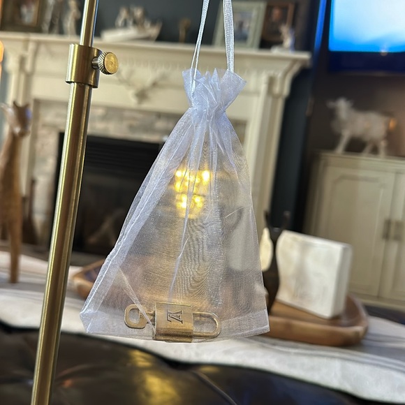 Authentic Louis Vuitton, Made in France Brass Lock & Key #316 with Monogram - Picture 4 of 10